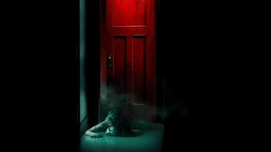 Filmo „Tūnąs tamsoje: raudonos durys“ recenzija: pakenčiamas demoniškos istorijos finalas