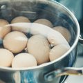 Ko įpilti į vandenį verdant kiaušinius, kad jie lengvai nusiluptų