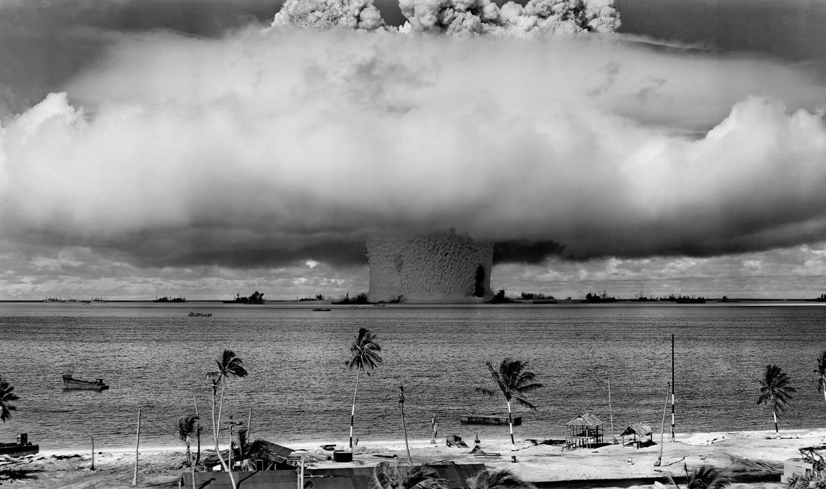 1946 m. atominė bomba buvo susprogdinta po vandeniu, šis testas pavadintas „Baker“