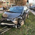 Vilniuje sudaužytas dar vienas „CityBee“ automobilis: nuo kelio nublokšta „Toyota“ nulaužė medį