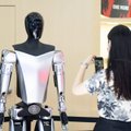 Muskas: „Tesla“ savo gamyklose jau kitąmet pradės naudoti robotus humanoidus – kiek jie kainuos?