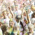 Vilniuje šimtai linksmuolių dalyvavo spalvingiausiame bėgime „The Color Run“