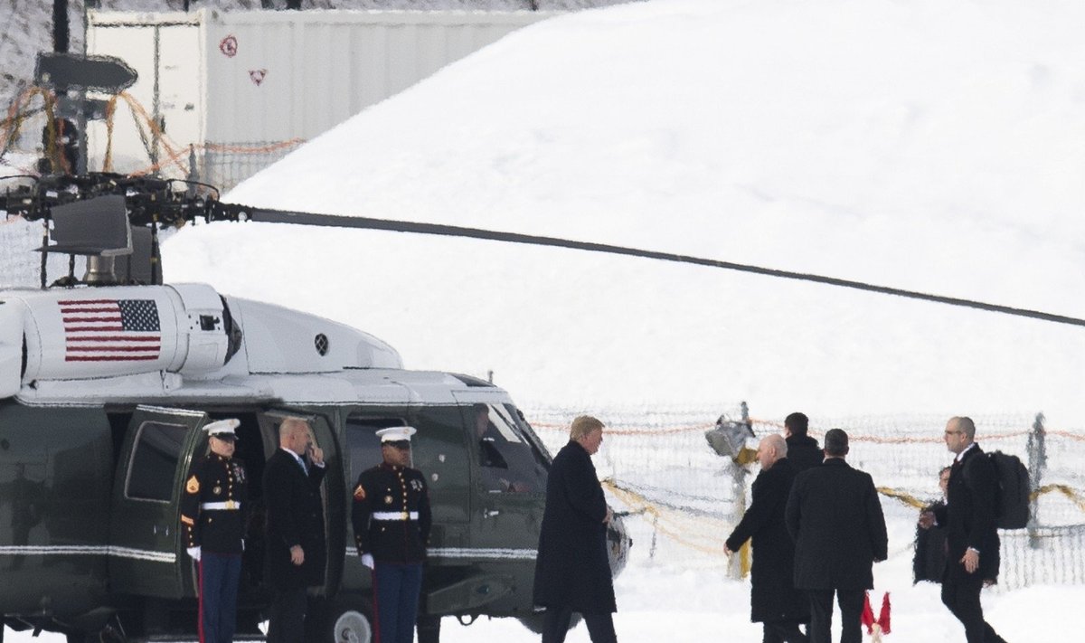 D. Trumpas atvyksta į Davosą
