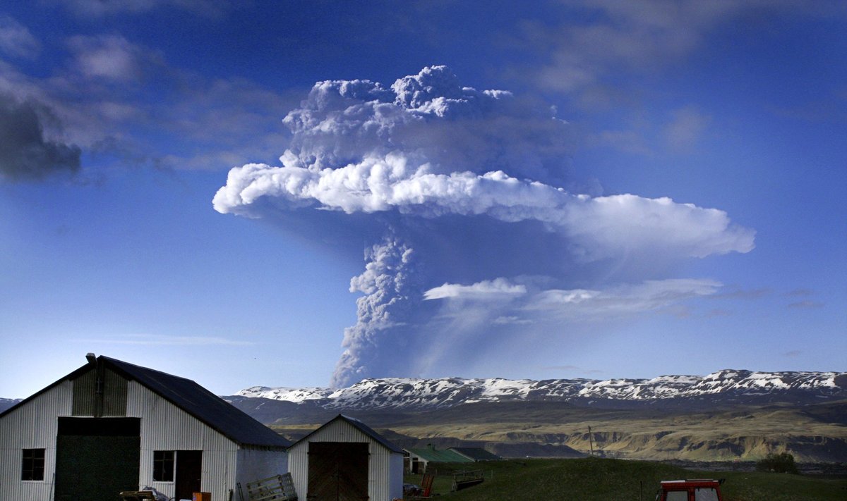 Ugnikalnis Islandijoje sukėlė didžiulį pelenų debesį