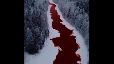 Ar „kraujuojanti“ Rusijos upė įspėja apie pasaulio pabaigą?
