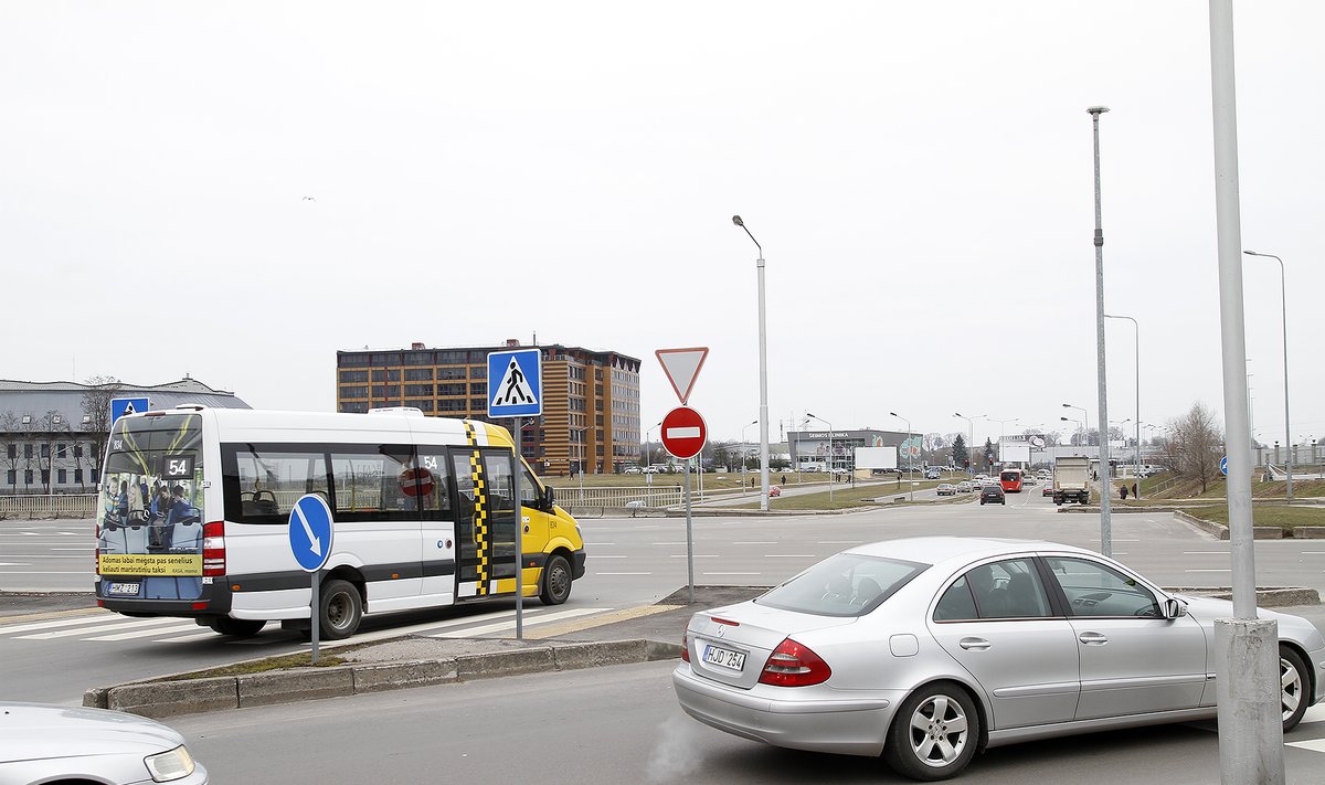 Kelio ženklai Baltų pr. ir Žemaičių pl sankryžoje