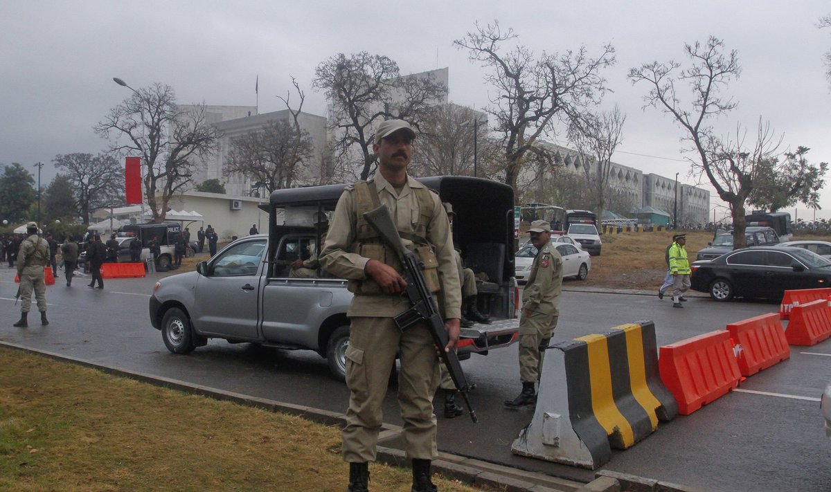 Pakistano premjeras Yousufas Raza Gilani stojo prieš Aukščiausiąjį teismą
