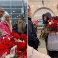 Rusijoje žmonės spontaniškai pagerbia išpuolio aukas: Sankt Peterburge kilo konfliktas – moteris pavogė žaislus ir gėles