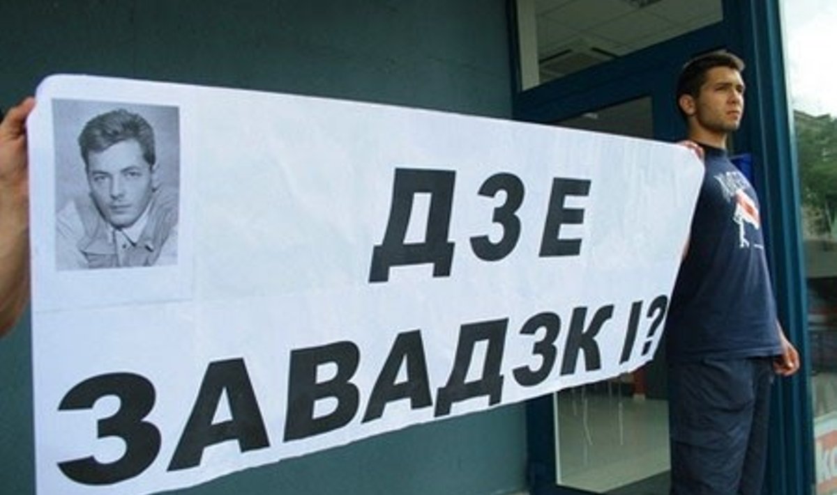 В Вильнюсе требовали расследовать похищение белорусского журналиста Дмитрия Завадского. Фото - Хартия97