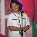 Filipinų prezidento rinkimus triuškinamai laimėjo velionio diktatoriaus sūnus