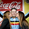 Belgų dviratininkas įžeidė „Tour de France“ lenktynėse apdovanojimus teikiančias merginas
