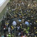 Honkongui minint perdavimo Kinijai metines protestuotojai šturmavo vietos parlamentą