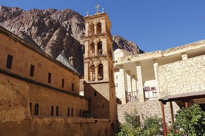Sinajaus kalno papėdėje įsikūręs Šv. Kotrynos vienuolynas