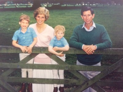 Princas Charlesas ir Diana su vaikais