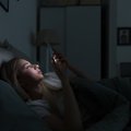 Ekranai pasiglemžia miego laiko – daugeliui stinga bent valandos: karantinas šiek tiek palopė spragą