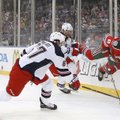 „Devils“ su D. Zubrumi tolsta nuo NHL atkrintamųjų varžybų