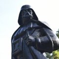 Ukrainiečiai pavertė Lenino statulą „Žvaigždžių karų“ personažu Dartu Veideriu