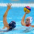 Tęsiasi olimpiniai moterų vandensvydžio, rankinio ir tinklinio turnyrai