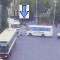 Vaizdo kamera užfiksavo, kaip vilkikas Vilniuje perėjoje partrenkė dvi moteris
