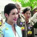 Tailando karalius atėmė iš „nelojalios“ jaunesniosios žmonos visus jos titulus