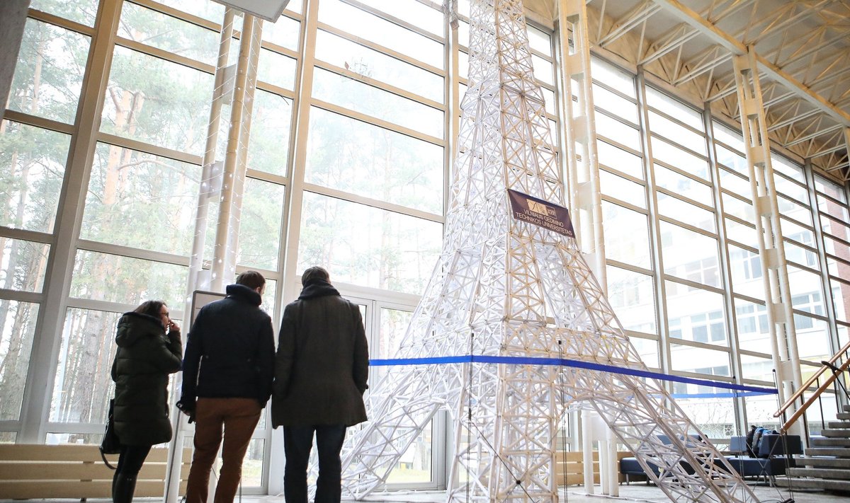 Aukščiausio popierinio Eifelio bokšto maketo pristatymas