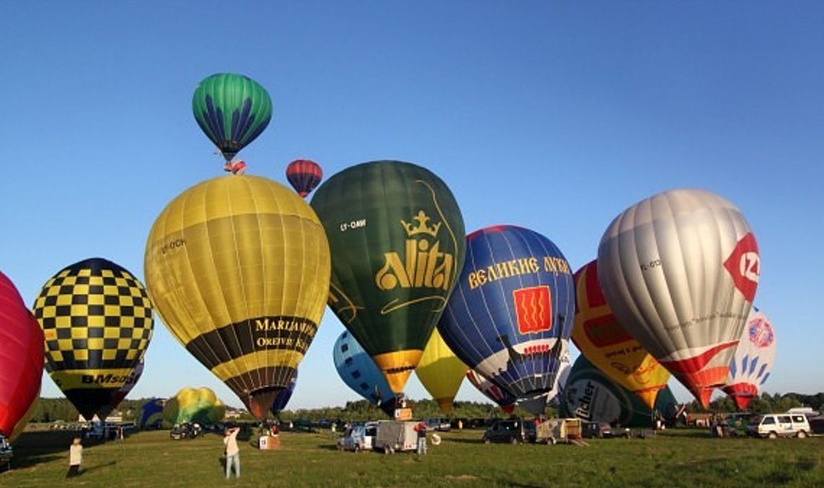 Oro balionų moterų pilotavimo varžybų pradžia