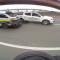 Motociklininkas nufilmavo, kaip policija Limoje persekiojo bėglį