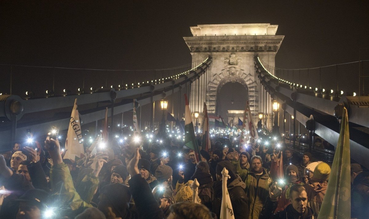 Vengrija: protestuotojai vėl išėjo į Budapešto gatves