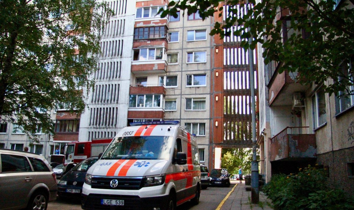 Tragiška nelaimė Vilniuje: žuvo į lifto šachtą įkritęs vyras