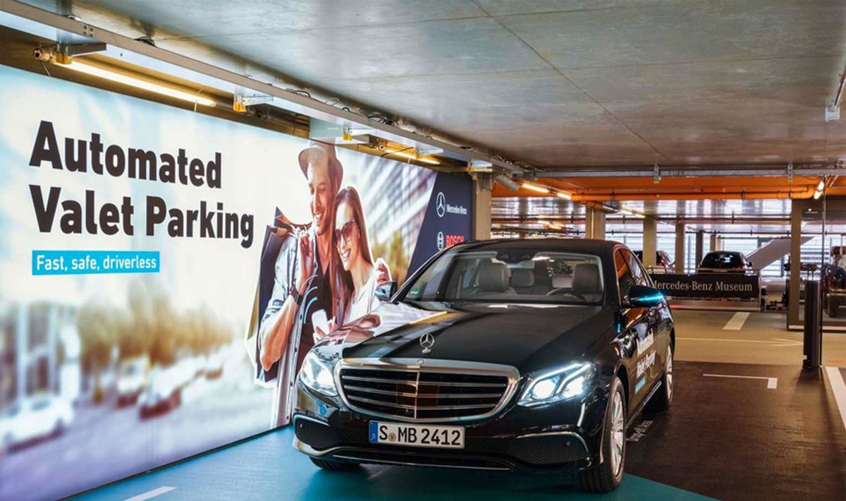 "Mercedes-Benz" išmoko be vairuotojo parkuotis daugiaaukštėse stovėjimo aikštelėse