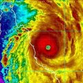 Australijos link slenka itin grėsmingas ciklonas