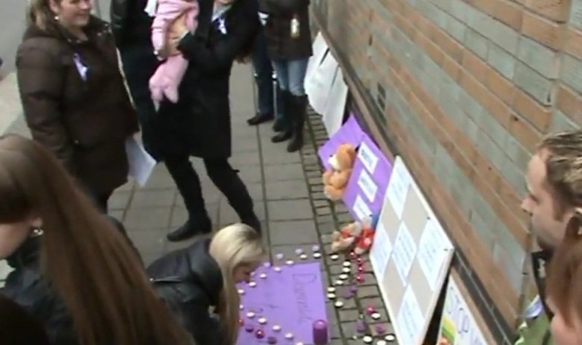 Dėl D.Kedžio dukrelės - protestas prie Lietuvos ambasados Norvegijoje