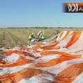 Australijoje mokslininkų oro balionas krisdamas apvertė automobilį