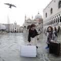 Venecijoje – nepaprastoji padėtis: užliejęs vanduo viršijo aukščiausią kada nors fiksuotą ribą