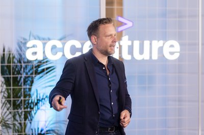 Kristaps Banga, Accenture