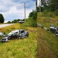 Didelė avarija Molėtų rajone: ugniagesiai vadavo prispaustą BMW vairuotoją
