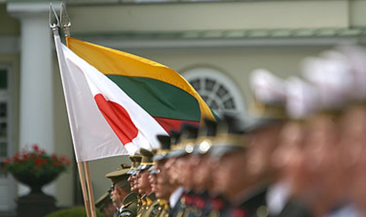 Japonijos ir Lietuvos vėliavos