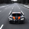 „Bugatti“ pasiekė neįtikėtiną rekordą: viršijo 480 km/val. greičio ribą
