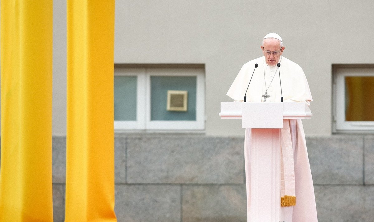 Pope Francis addressing in the front of the Presidential palace in Vilnius