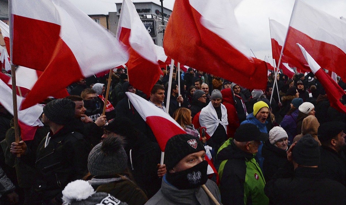 Dešimtys tūkstančių lenkų dalyvavo nacionalistų žygyje Varšuvoje