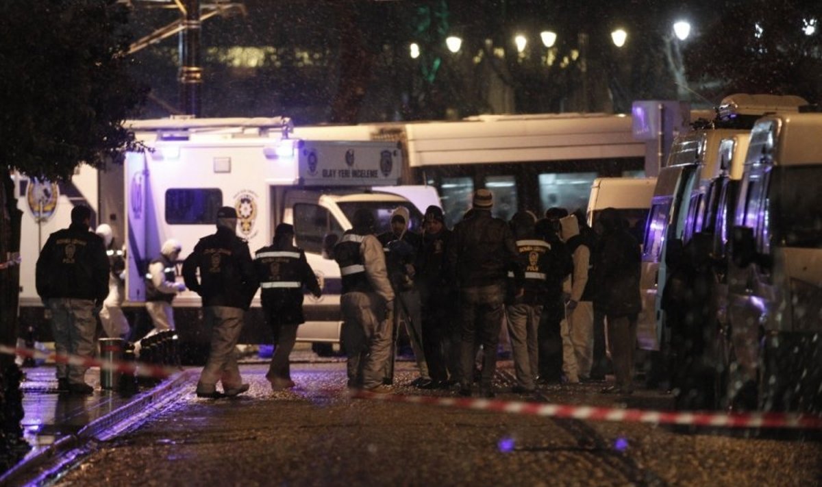 Stambule – savižudės išpuolis: sužeisti du pareigūnai, vienas jų mirė