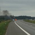 Kelyje Vilnius - Panevėžys degė automobilis