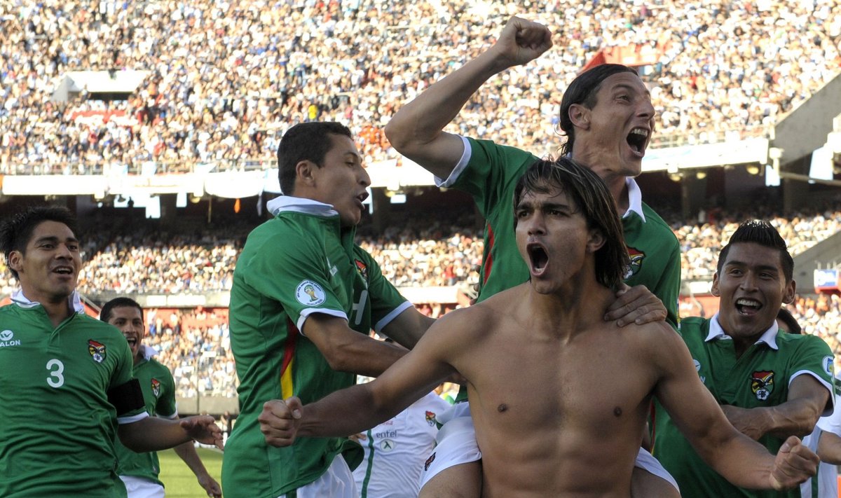 Marcelo Martinsas (be marškinėlių) džiaugiasi Bolivijos rinktinės įvarčiu 