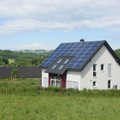 Dėl saulės elektrinių galvas pametę lietuviai neišvengia brangios klaidos: taip pinigai gali nueiti tiesiai į balą
