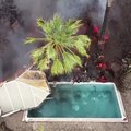 Bepilote skraidykle nufilmuota, kaip lava naikina namus ir baseinus