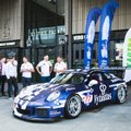 Dar vienas „Porsche 911“ 1006 km lenktynėse: Kauno autobusų stotyje pristatyta „Vytautas gazuotas“ komanda