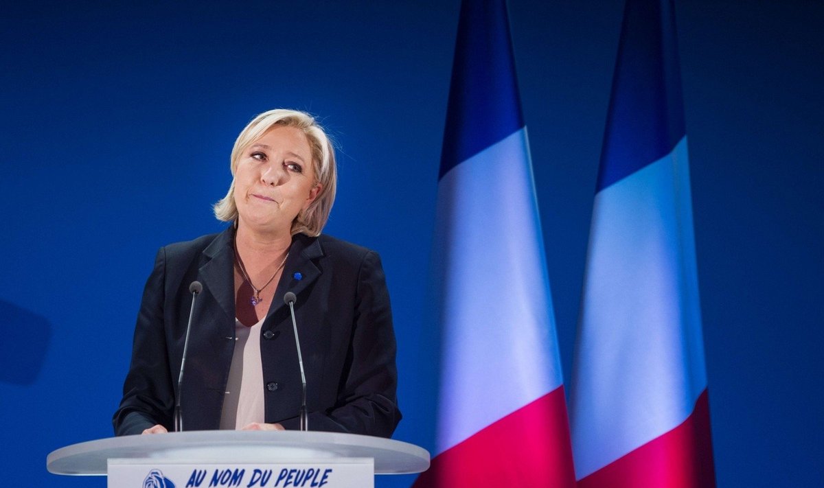 M. Le Pen švenčia pergalę pirmame ture