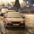 Vairuokite atsargiai: eismo sąlygos Lietuvoje sudėtingos