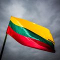 Nesuvokiamas vyro poelgis Vasario 16-ąją – į feisbuką įkėlė video, kaip degina Lietuvos valstybinę vėliavą