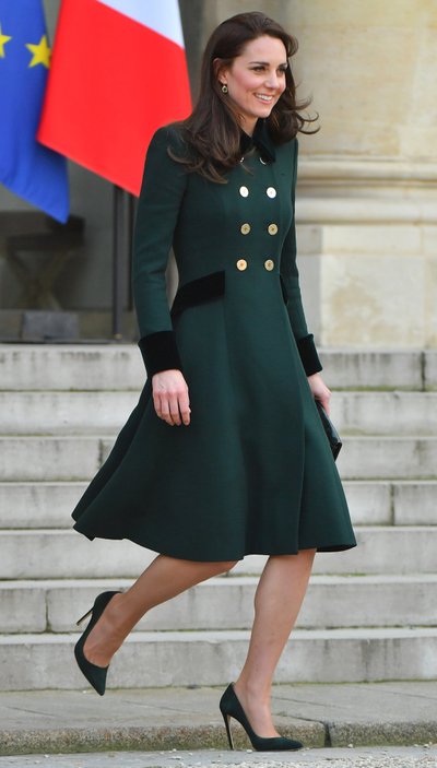 Kate Middleton (kaina - beveik 3000 eurų)
